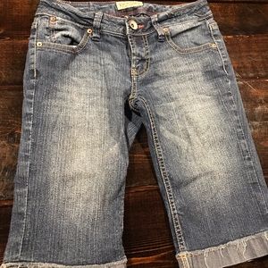 Paris blues size 0 Bermuda length jean shorts